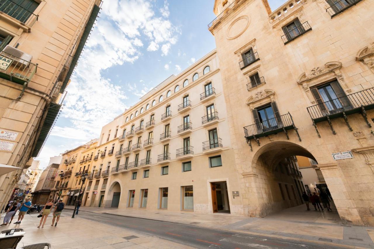 Eurostars Portico Аліканте Екстер'єр фото The Palau de la Generalitat, seat of the Government of the Balearic Islands.