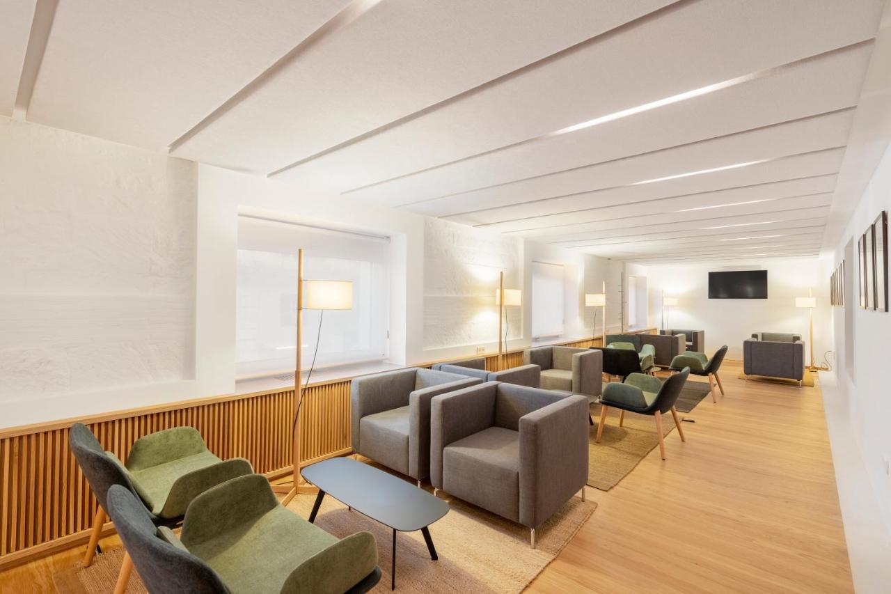 Eurostars Portico Аліканте Екстер'єр фото The lounge at the airport