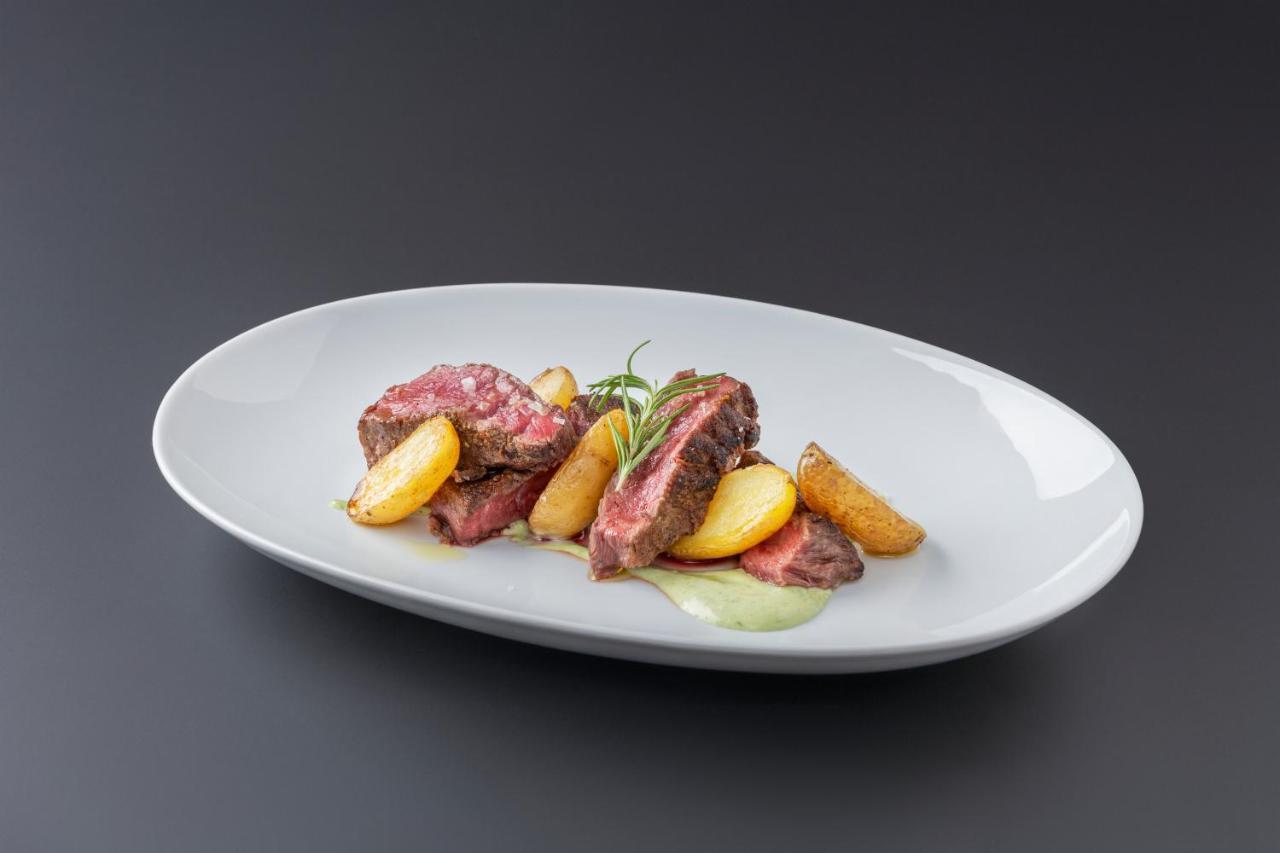 Eurostars Portico Аліканте Екстер'єр фото A steak with potatoes
